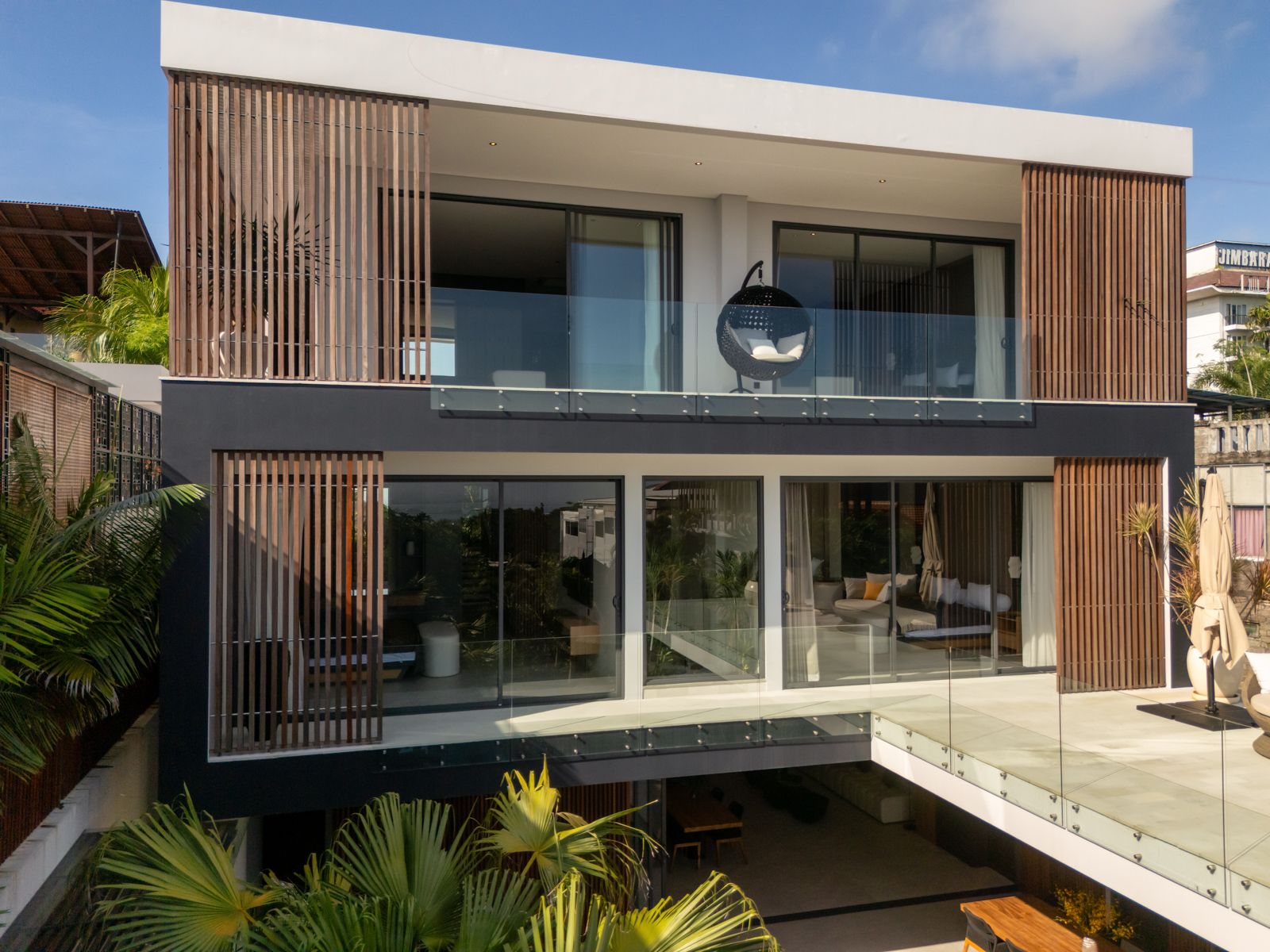 CONTEMPORARY BIOPHILIC OVERLOOKING
